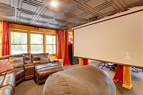 Blue Ridge Cabin w/ Hot Tub & Private Lake!