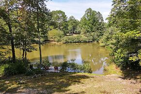 Blue Ridge Cabin w/ Hot Tub & Private Lake!