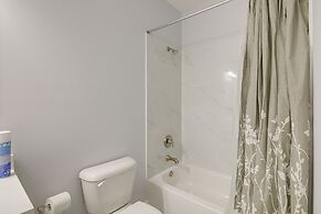 Sunny Memphis Home ~ 2 Mi to Beale Street!