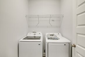 Sunny Memphis Home ~ 2 Mi to Beale Street!