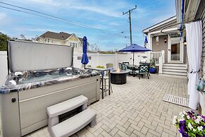 Spacious Norfolk Home w/ Private Hot Tub!