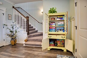 Spacious Norfolk Home w/ Private Hot Tub!