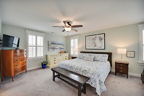 Spacious Norfolk Home w/ Private Hot Tub!