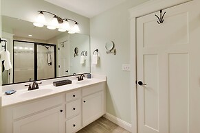 Spacious Norfolk Home w/ Private Hot Tub!