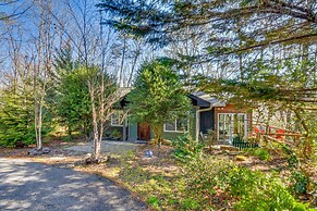 Classy Clayton Home w/ Views < 1 Mi to Downtown!