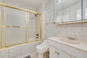 Spacious Norcross Home ~ 21 Mi to Downtown Atlanta