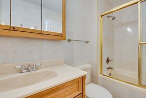 Spacious Norcross Home ~ 21 Mi to Downtown Atlanta