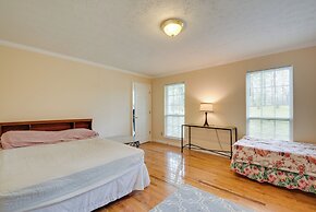 Spacious Norcross Home ~ 21 Mi to Downtown Atlanta