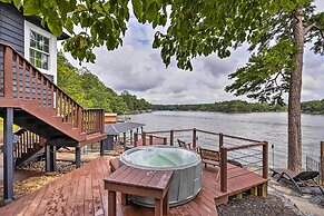 Waterfront Gem on Lake Sinclair With Boat Dock!