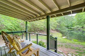 Secluded Getaway ~ 7 Miles to Downtown Blue Ridge!