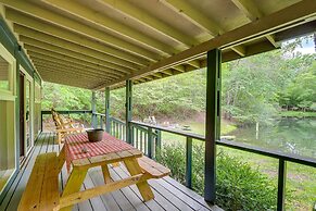 Secluded Getaway ~ 7 Miles to Downtown Blue Ridge!