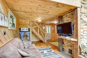 Secluded Getaway ~ 7 Miles to Downtown Blue Ridge!