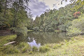 Secluded Getaway ~ 7 Miles to Downtown Blue Ridge!