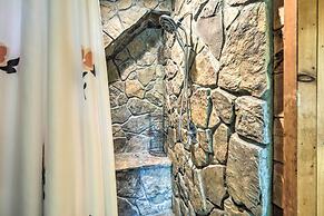 Mineral Bluff Cabin w/ Hot Tub + Game Room!