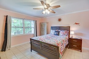 Kingston Home w/ Shared Pool - 23 Mi to Lakepoint!