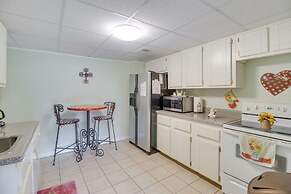 Kingston Home w/ Shared Pool - 23 Mi to Lakepoint!