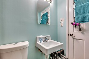 Kingston Home w/ Shared Pool - 23 Mi to Lakepoint!