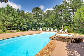 Kingston Home w/ Shared Pool - 23 Mi to Lakepoint!