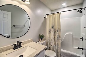 Hinesville Condo: Grill, 4 Mi to Fort Stewart