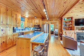 'owl's Nest' Pet-friendly Cabin w/ Private Hot Tub