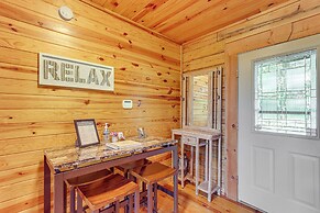 'owl's Nest' Pet-friendly Cabin w/ Private Hot Tub