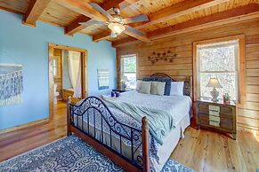 'owl's Nest' Pet-friendly Cabin w/ Private Hot Tub