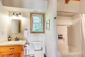 'owl's Nest' Pet-friendly Cabin w/ Private Hot Tub