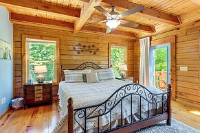 'owl's Nest' Pet-friendly Cabin w/ Private Hot Tub