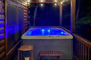 'bigfoot's Hideout' in Blue Ridge w/ Hot Tub!