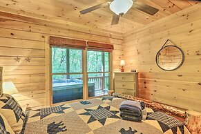 'bigfoot's Hideout' in Blue Ridge w/ Hot Tub!
