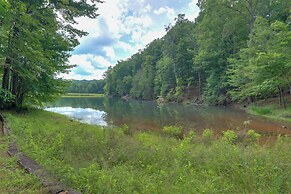 'bigfoot's Hideout' in Blue Ridge w/ Hot Tub!