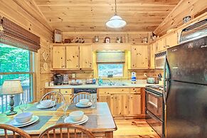 'bigfoot's Hideout' in Blue Ridge w/ Hot Tub!