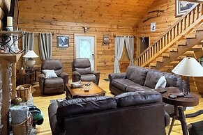 Cozy Trenton Cabin w/ Spa ~ 15 Mi to Lookout Mtn!