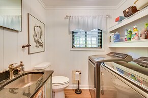 Whimsical Athens Home - 3 Mi to Sanford Stadium