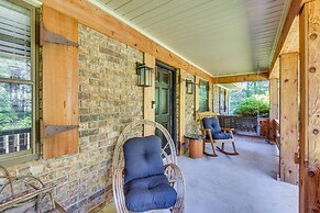 Whimsical Athens Home - 3 Mi to Sanford Stadium