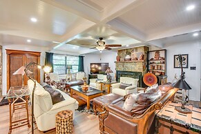 Whimsical Athens Home - 3 Mi to Sanford Stadium