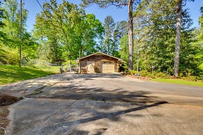 Whimsical Athens Home - 3 Mi to Sanford Stadium