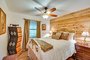 Whimsical Athens Home - 3 Mi to Sanford Stadium