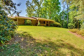 Whimsical Athens Home - 3 Mi to Sanford Stadium