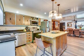 Whimsical Athens Home - 3 Mi to Sanford Stadium