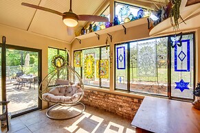 Whimsical Athens Home - 3 Mi to Sanford Stadium