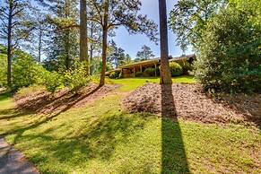 Whimsical Athens Home - 3 Mi to Sanford Stadium