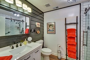 Whimsical Athens Home - 3 Mi to Sanford Stadium