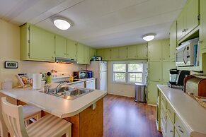 Lake Sinclair 'crooked Creek Cottage' w/ Fire Pit!