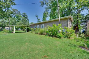 Lake Sinclair 'crooked Creek Cottage' w/ Fire Pit!