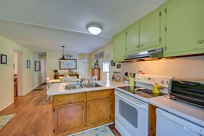 Lake Sinclair 'crooked Creek Cottage' w/ Fire Pit!