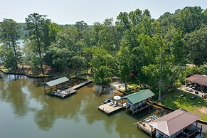 Lake Sinclair 'crooked Creek Cottage' w/ Fire Pit!