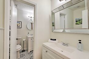 Modern Alpharetta Home: Yard, Walk Downtown!