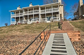 Townhome w/ Fire Pit & Boat Dock: Pets Welcome!