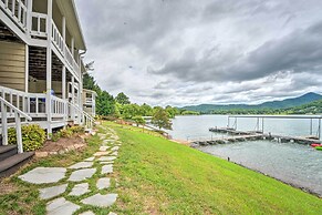 Townhome w/ Fire Pit & Boat Dock: Pets Welcome!